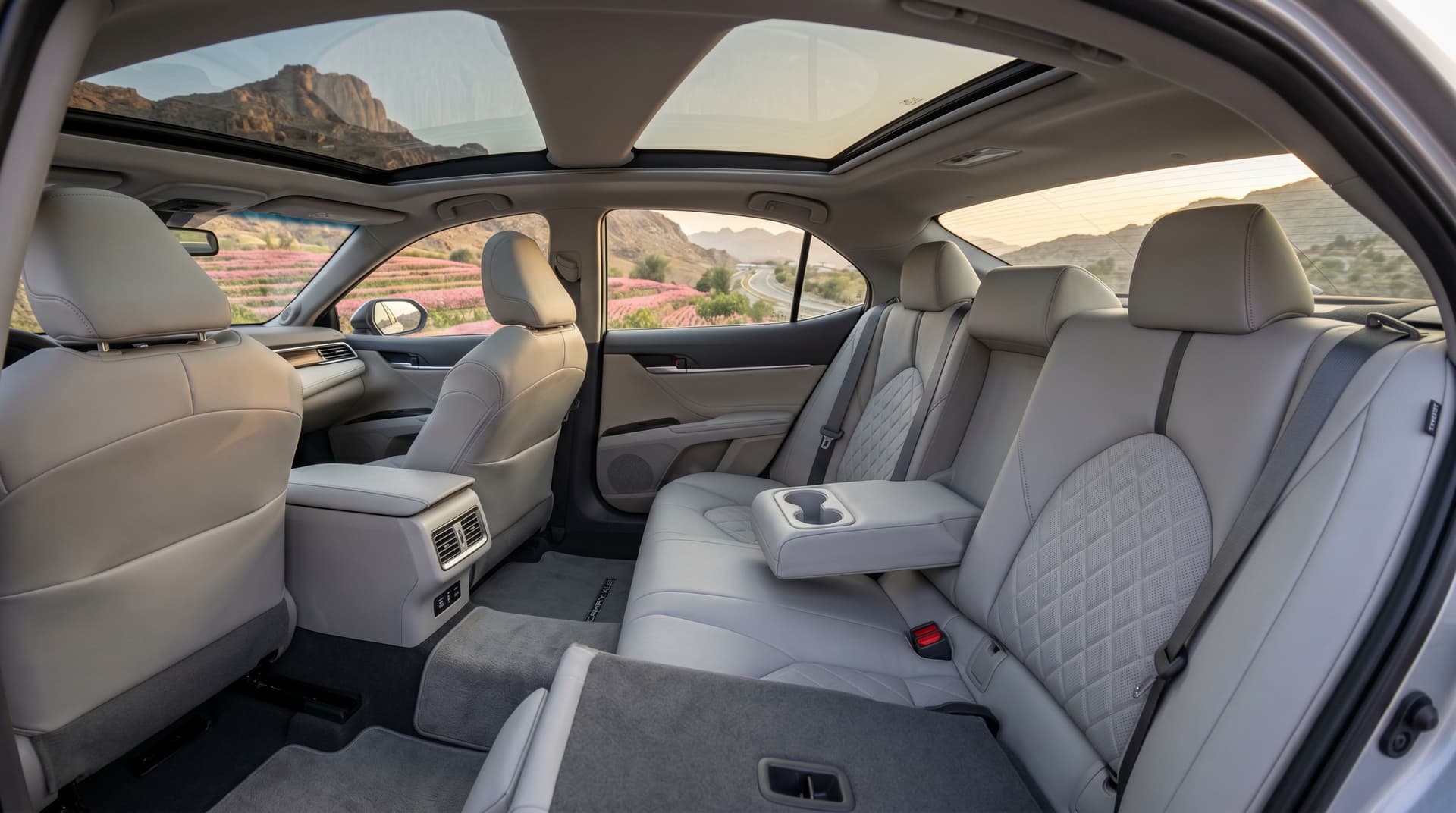 Toyota Camry passenger seats comfortable Umrah Saudi Arabia